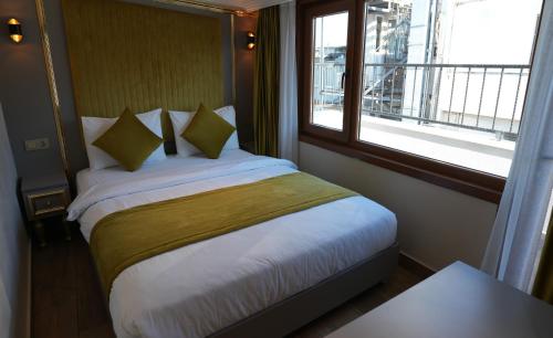 Taksim La Marino Hotel - image 13