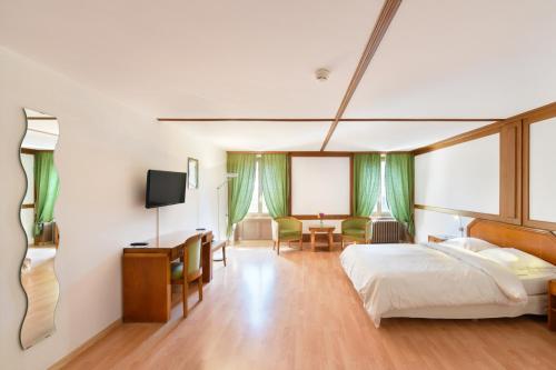1 queen bed