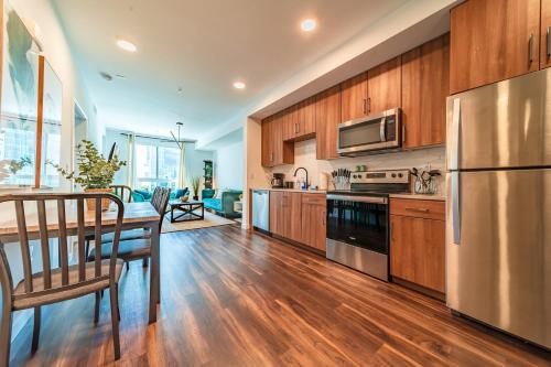 Sunset Blvd 1 Bed Apt in the Heart of Hollywood in Vernon, USA