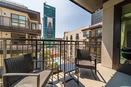 Sunset Blvd 1 Bed Apt in the Heart of Hollywood in Vernon, USA