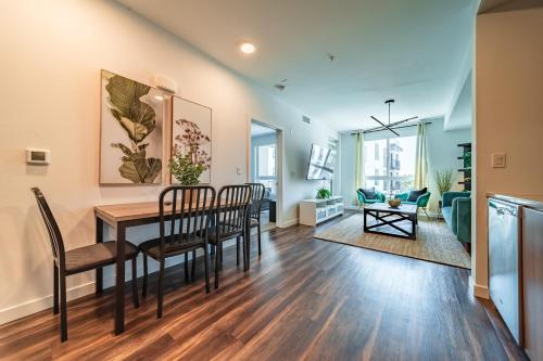Sunset Blvd 1 Bed Apt in the Heart of Hollywood in Vernon, USA