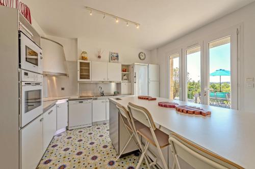 Maison 10 pers 2kms de la plage in Trelannec