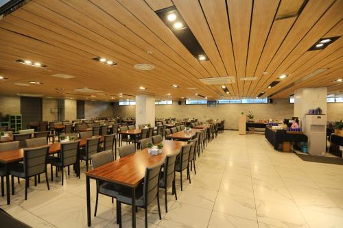 Restaurant, Hamdeok Beach Stay Jeju in Jocheon