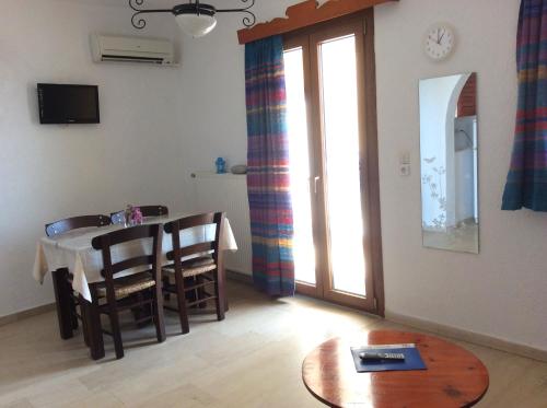 Mantraki Hotel Apartments - image 3