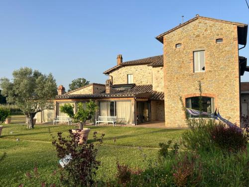 Luxury Country Comfort with Pool and Sports gîte à louer Mugnano
