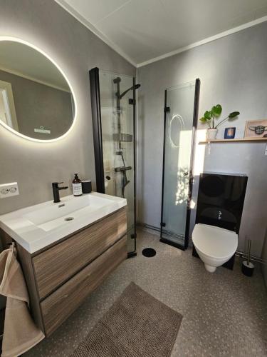 Zuhanyzó, Bright and modern apartment with beautiful view in Hammerfest