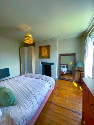 Spacious home in Leeds ideal for gatherings with free parking, Leeds (Foto 5)