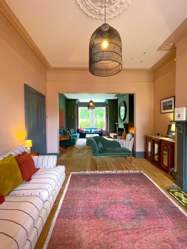 Spacious home in Leeds ideal for gatherings with free parking, Leeds (Foto 6)