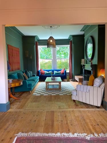 Spacious home in Leeds ideal for gatherings with free parking, Leeds (Foto 9)