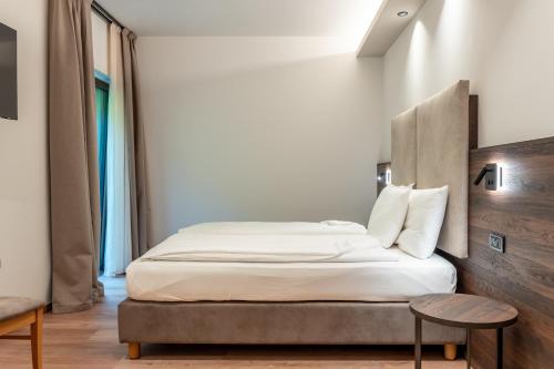 2 twin beds