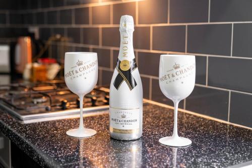 Five Bedroom Townhouse - Near City Centre - Edgbaston - On Street Parking - Wifi - Netflix - 974P, Birmingham (fotografie 3)