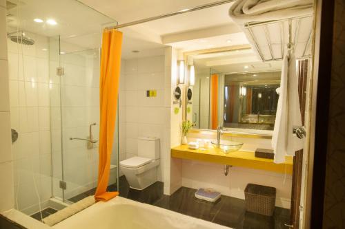 room detail thumbnail 2