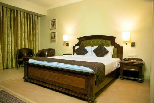 Deluxe Room image 6