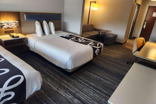 2 queen beds