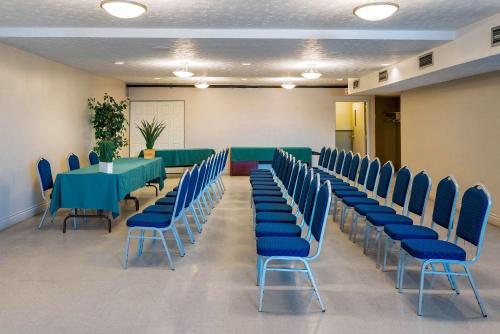 ห้องประชุม / บอลรูม, Quality Hotel & Suites in เชอร์บรูค (QC)