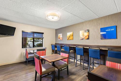 Comfort Inn White River Junction - image 6