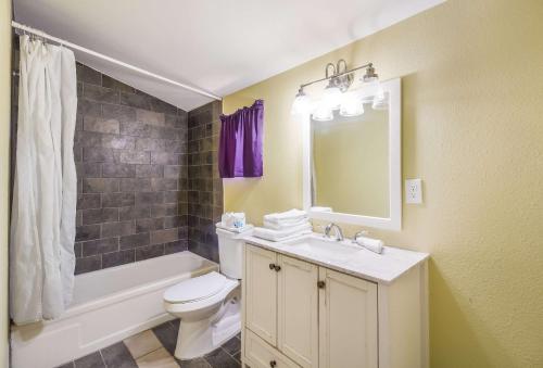 Rodeway Inn - image 8