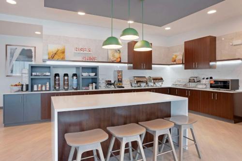 Comfort Inn & Suites US-60 - 식음료(F&B)