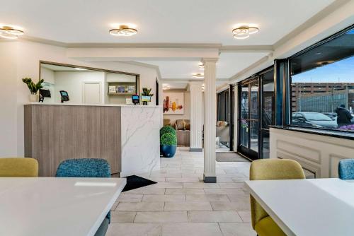 Rivertown Inn & Suites Downtown Detroit - image 11