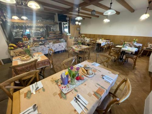 อาหารและเครื่องดื่ม, Alva Pension 1 in มิคูลอฟ