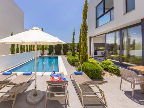 Two-Bedroom Villa image 10