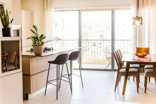 MedAbode - Bright & Spacious Stay in Swieqi, Malta, Is-Swieqi (foto 2)