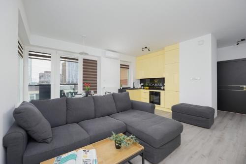 Apartament z Widokiem na Centrum 9 Piętro & Parking by Noclegi Renters, Warsaw
