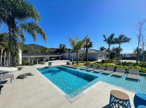 Casa 4Q, paraíso particular! Piscina e área verde!