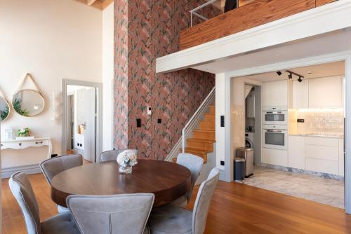LovelyStay - Deluxe 2BR Duplex with Splendid View, Porto