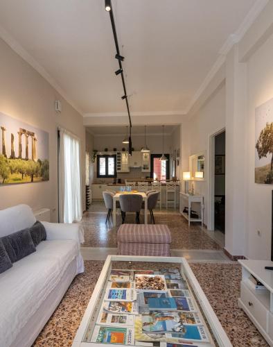 Angelinas Quarters - Kalamata Mediterranean Villas, Kalamata