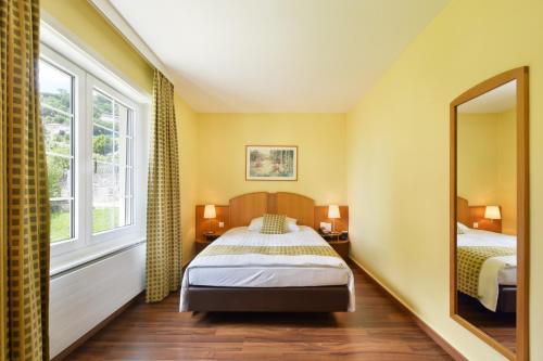 room detail thumbnail 1