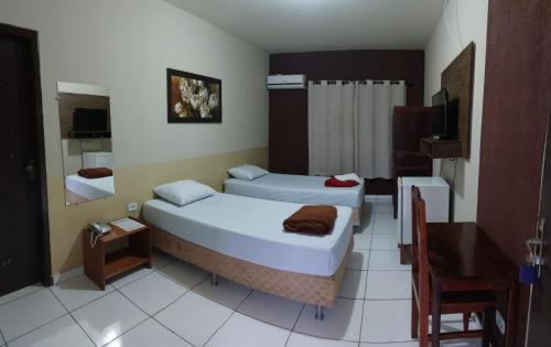 2 twin beds