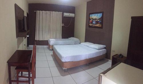 1 double bed, 1 twin bed