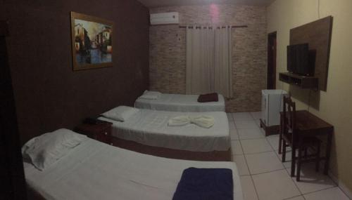 3 twin beds