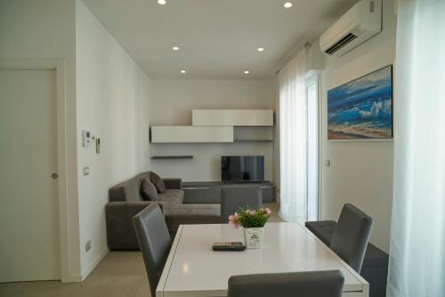 Family Room with Garden View