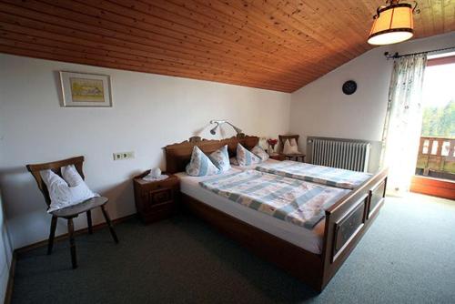 2 bedrooms, 3 beds