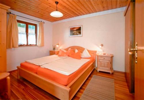1 king bed, 1 sofa bed