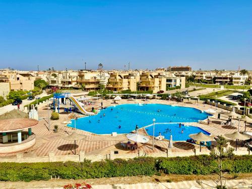Sea & Pool View Deluxe Chalet - Prime Spot in Badr Resort