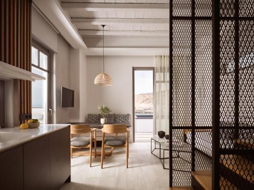 2 bedrooms, 4 beds