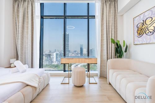 Steps Away from Top Attractions Studio with Serene Views, Regina Tower, Jumeirah Village Circle by Deluxe Holiday Homes, Дубай (фото 9)