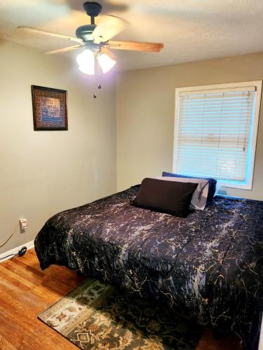 Quiet comfort room near shopping and attractions in Fayetteville, USA