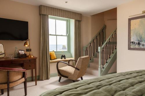 Pier House - image 8