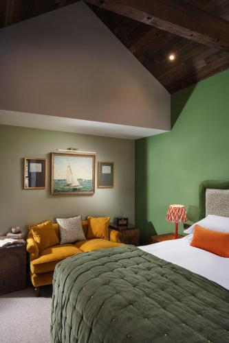 Superior Double Room with Harbour View image 6