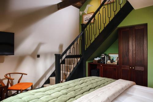 Superior Double Room with Harbour View image 3