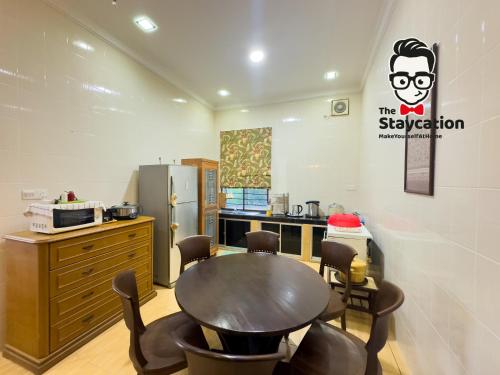 Kitchen, Staycation Homestay 50 Peaceful Villa Damai in Damai / Santubong