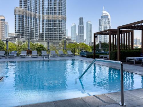 Escape24 2BR in Address Opera with Skyline Views near Burj Khalifa, Dubaï