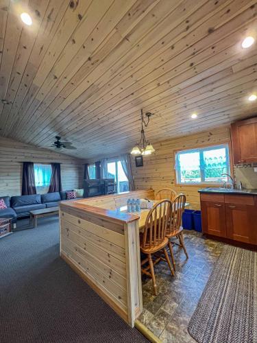 Ahmic Lake Resorts Black Bear Cottage in Magnetawan (ON)