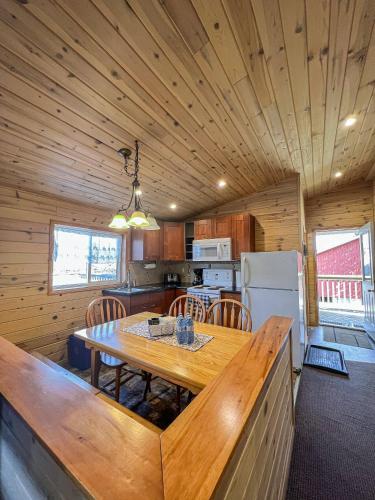 Ahmic Lake Resorts Black Bear Cottage in Magnetawan (ON)