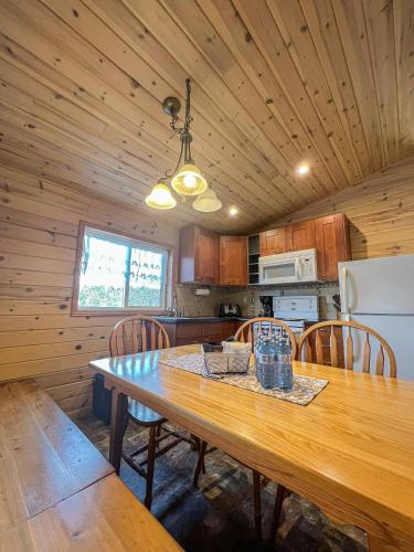 Ahmic Lake Resorts Black Bear Cottage in Magnetawan (ON)