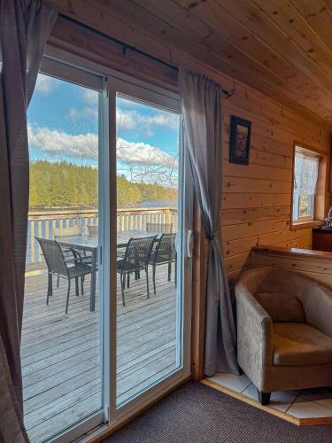 Ahmic Lake Resorts Black Bear Cottage in Magnetawan (ON)